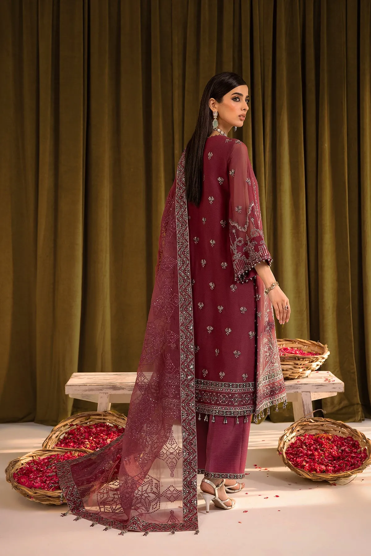 Alizeh Mehfil-e-Uroos Formal Collection – Famya - V16D04 Embroidered Chiffon Magenta