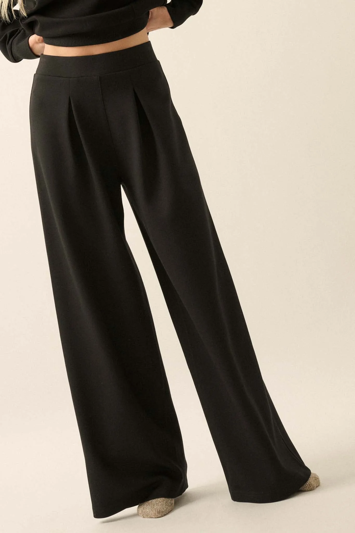 Premium Scuba Pleated Wide-Leg Pants