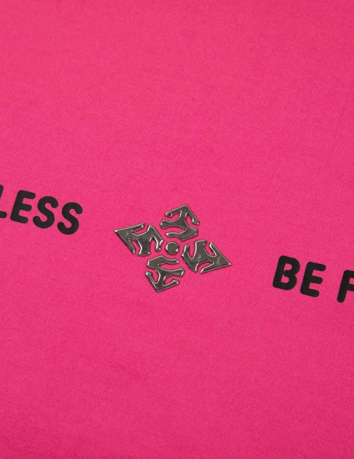 Slogan Print T-shirt With a Detachable Pouch