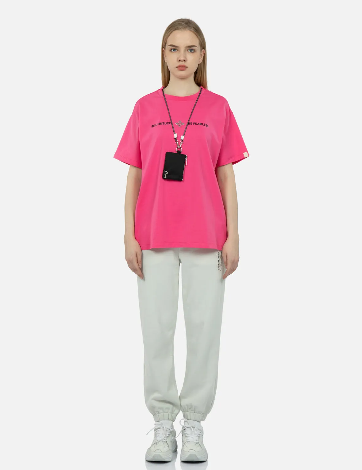 Slogan Print T-shirt With a Detachable Pouch