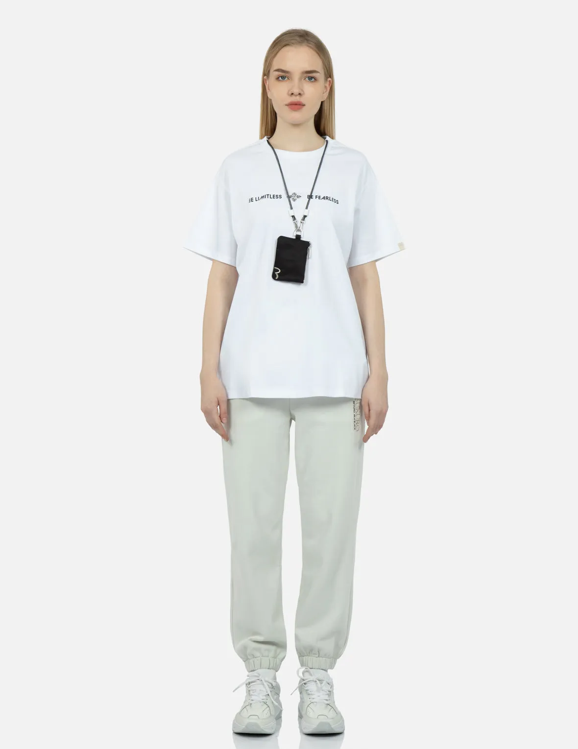 Slogan Print T-shirt With a Detachable Pouch