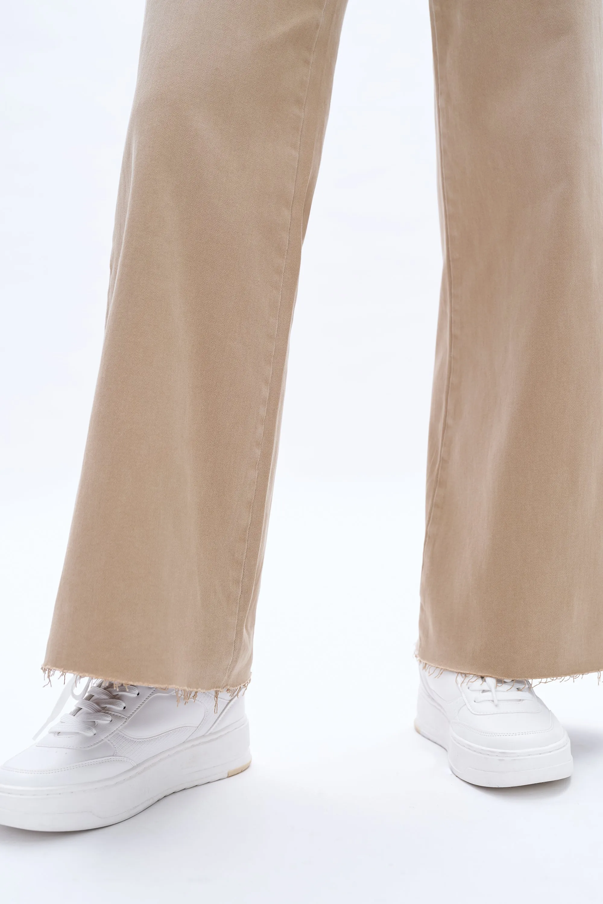 Utility Patch Pocket Wide Leg Denim Jeans